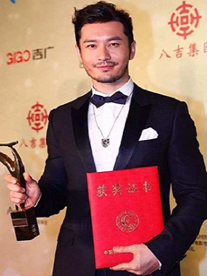 Customize unique necklaces for movie kings and queens